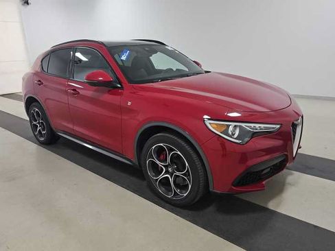 Used 2023 Alfa Romeo Stelvio Ti AWD/4WD image 2
