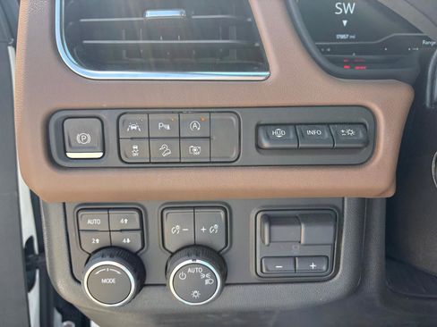 Used 2024 Chevrolet Tahoe High Country w/ Premium Package AWD/4WD image 16