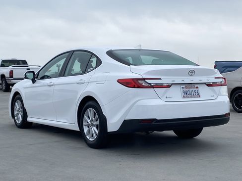 Used 2026 Toyota Camry LE w/ Convenience Package FWD image 5