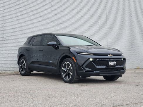 New 2026 Chevrolet Equinox EV LT image 2