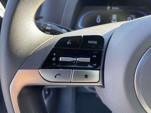 Certified 2025 Hyundai Elantra SE image 16