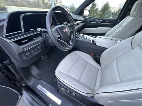 Used 2023 Cadillac Escalade Sport w/ LPO, ONYX Package image 17