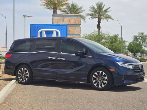 Certified 2024 Honda Odyssey EX-L image 2