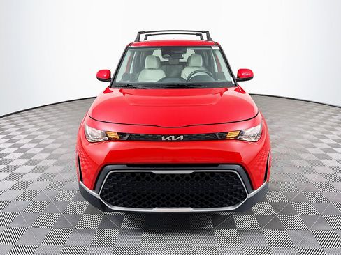 Used 2025 Kia Soul LX image 2