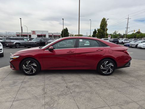 Certified 2025 Hyundai Elantra Limited FWD image 9