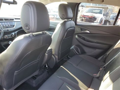Used 2021 Buick Encore GX Select image 22