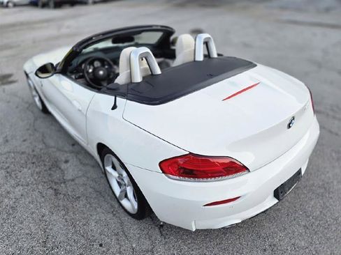 Used 2011 BMW Z4 sDrive35is image 10