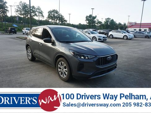 Used 2023 Ford Escape Active w/ Cold Weather Package FWD image 1