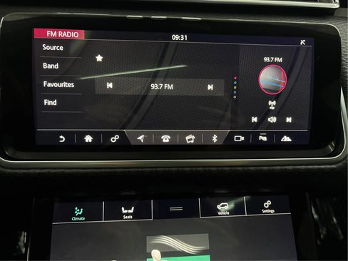 Used 2018 Land Rover Range Rover Velar R-Dynamic SE AWD/4WD image 42