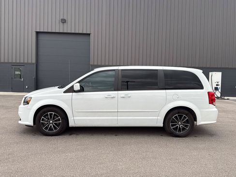 Used 2016 Dodge Grand Caravan SXT FWD image 6