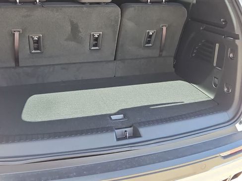 Used 2025 Chevrolet Traverse LT FWD image 27