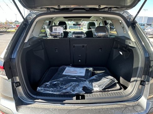 New 2025 Volkswagen Taos SE image 4