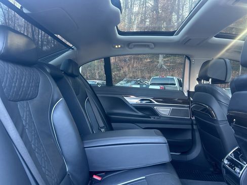 Used 2022 BMW 740i xDrive w/ Premium Package image 15