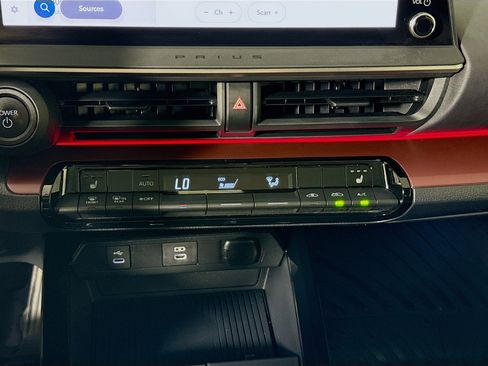 Used 2024 Toyota Prius Prime image 17