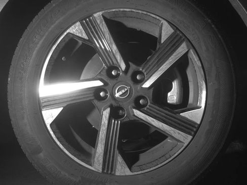 Used 2025 Nissan Sentra SV FWD image 10