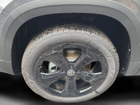 Certified 2025 Volkswagen Taos SEL AWD/4WD image 29