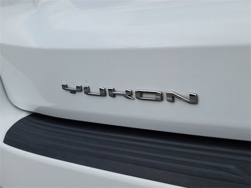 Used 2021 GMC Yukon SLT w/ Rear Media and Nav Package image 6