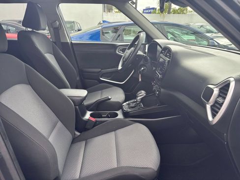 Used 2025 Kia Soul LX w/ LX Technology Package FWD image 34