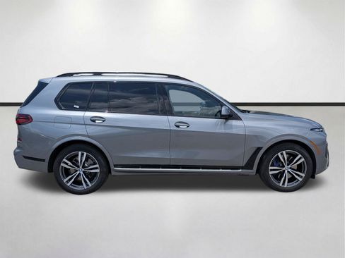 Used 2026 BMW X7 xDrive40i w/ M Sport Package AWD/4WD image 3