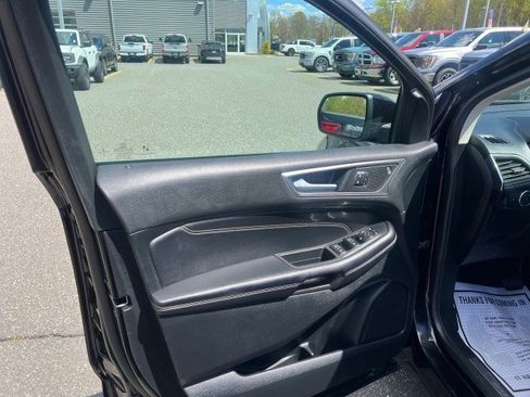 Used 2022 Ford Edge Titanium AWD/4WD image 10
