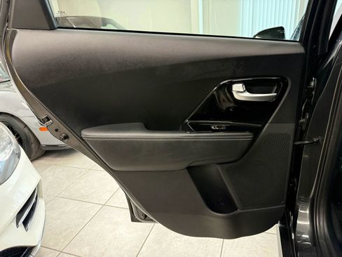 Used 2022 Kia Niro EX w/ Cold Weather Package image 18