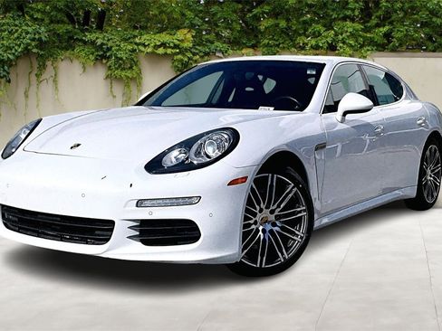 Used 2016 Porsche Panamera S image 3
