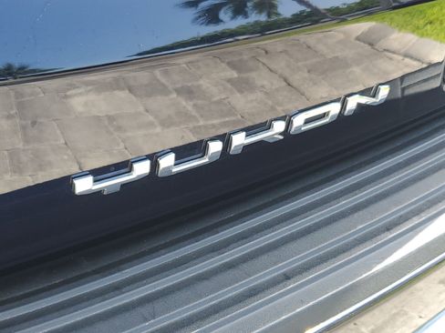 Used 2021 GMC Yukon XL Denali w/ Denali Premium Package RWD image 8