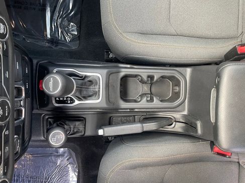 Used 2025 Jeep Gladiator Sport image 18