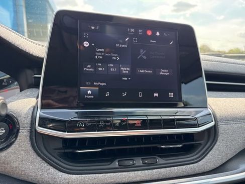 Used 2022 Jeep Compass Latitude w/ Sun and Sound Group image 17