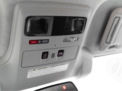 Used 2016 Subaru Crosstrek 2.0i Premium image 16