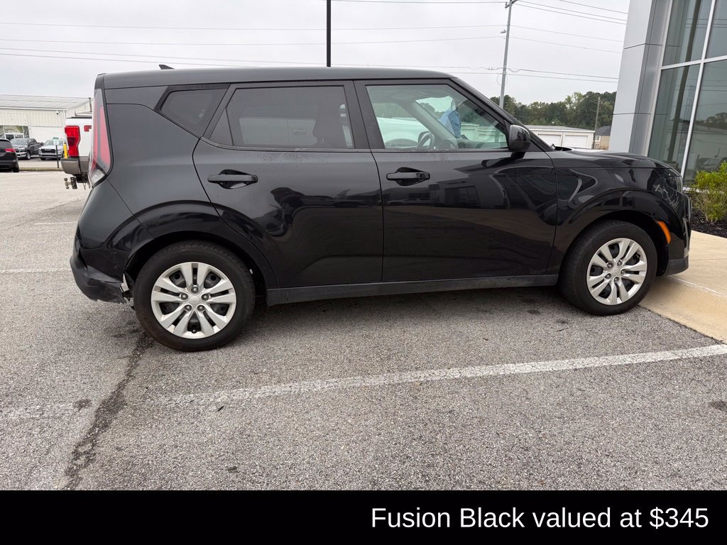 Used 2023 Kia Soul LX FWD image 2