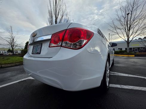 Used 2013 Chevrolet Cruze LS image 11