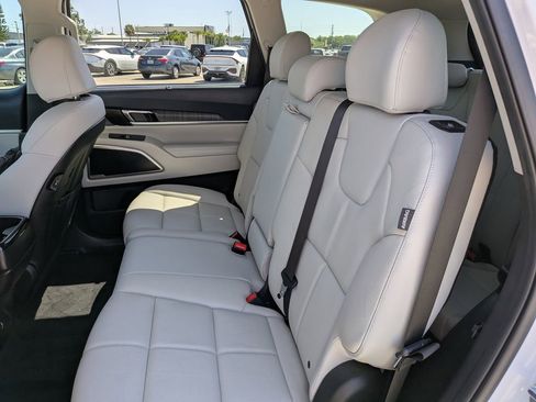 Used 2025 Kia Telluride EX FWD image 19