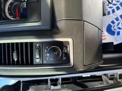 Used 2018 RAM 1500 Express w/ Express Value Package image 31