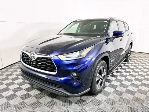 Used 2021 Toyota Highlander XLE FWD image 7