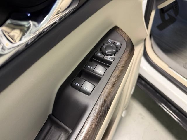 Used 2022 GMC Acadia Denali w/ Denali Ultimate Package AWD/4WD image 13
