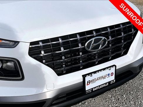 Used 2025 Hyundai Venue SEL FWD image 27