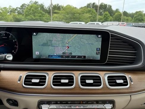 Used 2021 Mercedes-Benz GLS 450 4MATIC image 21