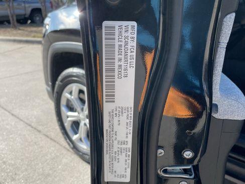 Used 2024 Jeep Compass Sport image 27