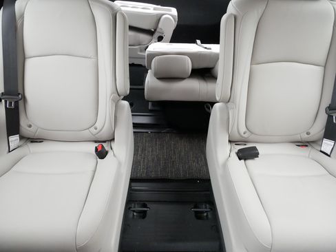 Used 2026 Honda Odyssey EX-L image 13