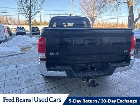 Used 2016 Toyota Tacoma SR5 image 9