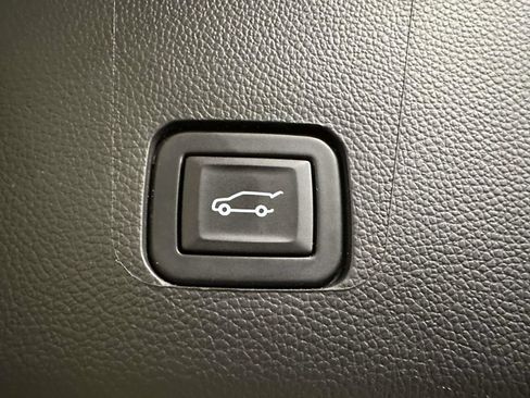 Certified 2023 Chevrolet Traverse LT AWD/4WD image 14