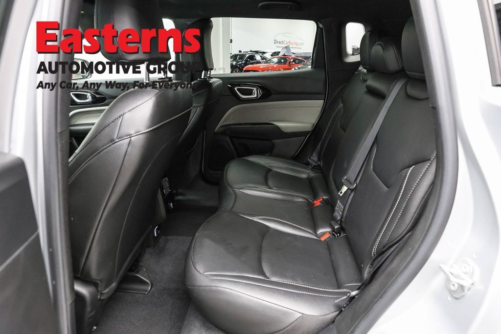 Used 2025 Jeep Compass Limited AWD/4WD image 21