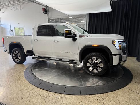 Used 2026 GMC Sierra 2500 Denali w/ Denali Reserve Package AWD/4WD image 11
