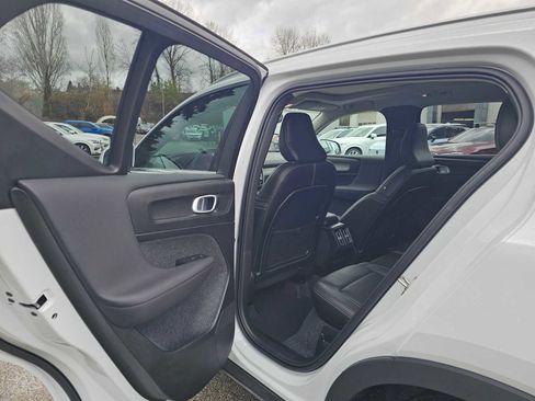 Used 2025 Volvo XC40 B5 Core w/ Protection Package Premier AWD/4WD image 16