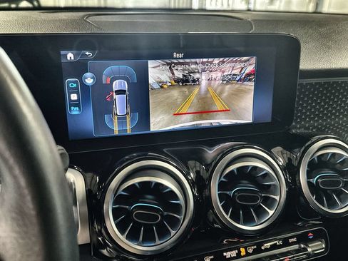 Used 2024 Mercedes-Benz GLB 250 4MATIC image 20