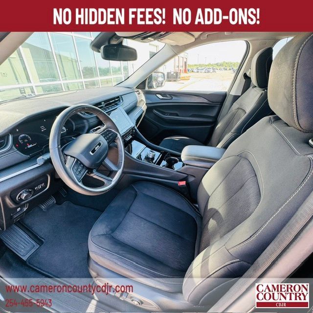 Used 2023 Jeep Grand Cherokee Laredo w/ Luxury Tech Group I RWD image 10