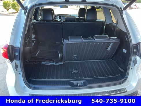 Used 2018 Toyota Highlander XLE AWD/4WD image 20