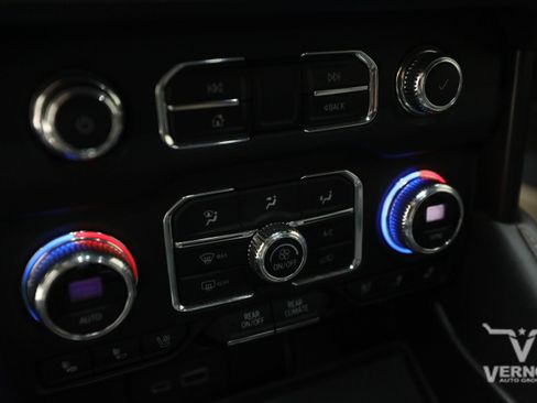 Used 2022 GMC Yukon XL AT4 AWD/4WD image 23