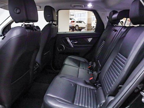 Used 2023 Land Rover Discovery Sport SE image 18